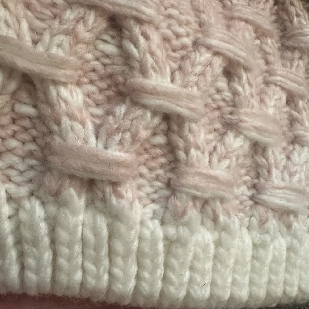 ❄️ Cozy Pink and White ombré Knit Pom-Pom Beanie